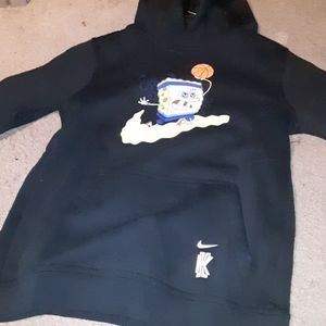 Selling a kids kyrie Irving hoodie never worn to s